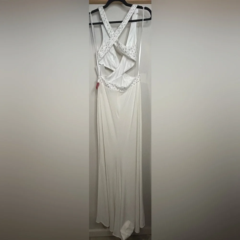 NWT Mac Duggal White Sequined Criss Cross Bodice Gown - Picture 5 of 8